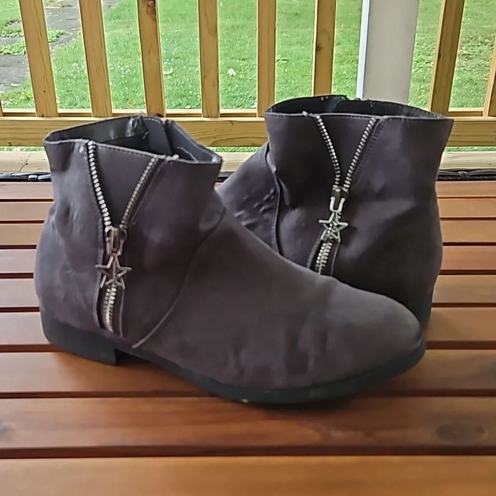 Brash Gray Ankle Boots with Star Zippers -Girls Size 4